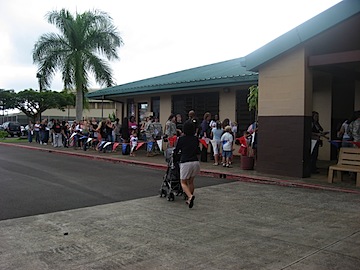 Ace of Cakes Hawaii outside