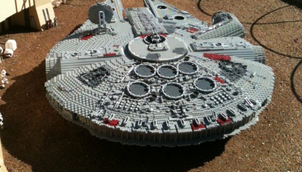 lego-falcon