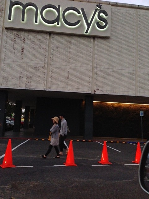 Macy's Kailua parking front