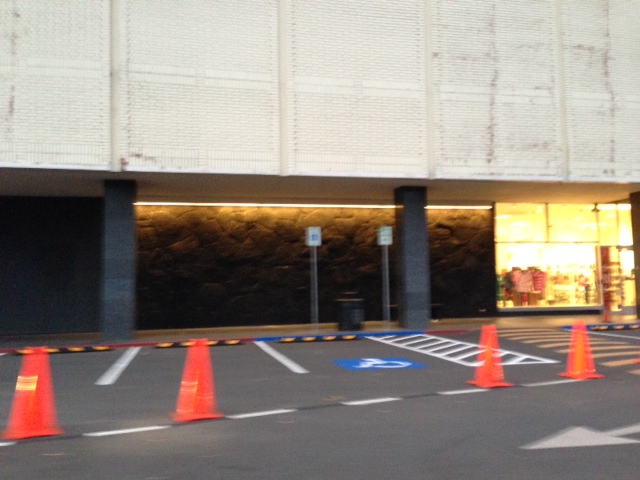 macys-kailua-parking-side