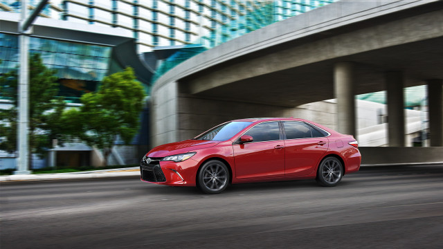 2015-camry-shot3