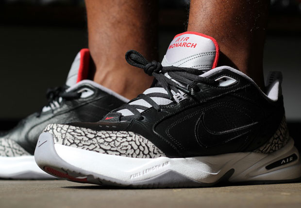 nike-air-monarch-black-cement-1