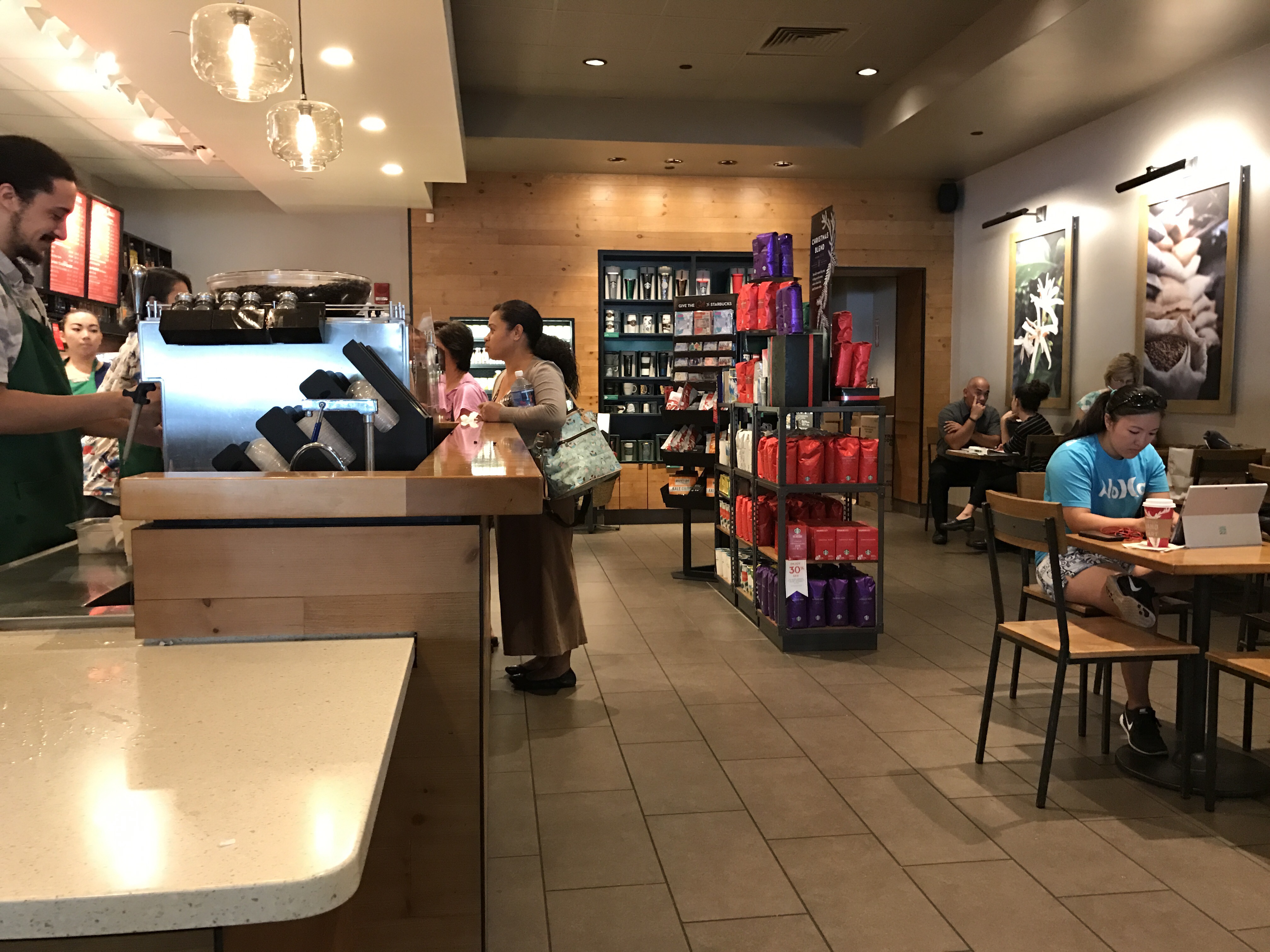 Honolulus Starbucks A Caffeine Symphony For The Ala Moana Shopper - u9a3hn7