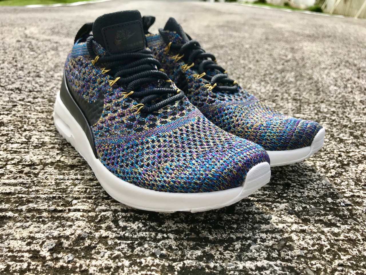 full black nike theas