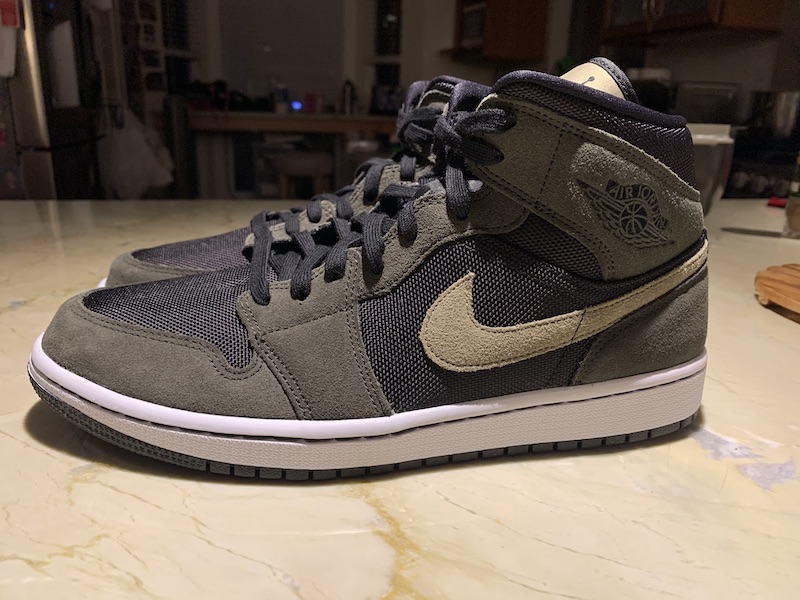 air jordan 1 mid black trooper sequoia