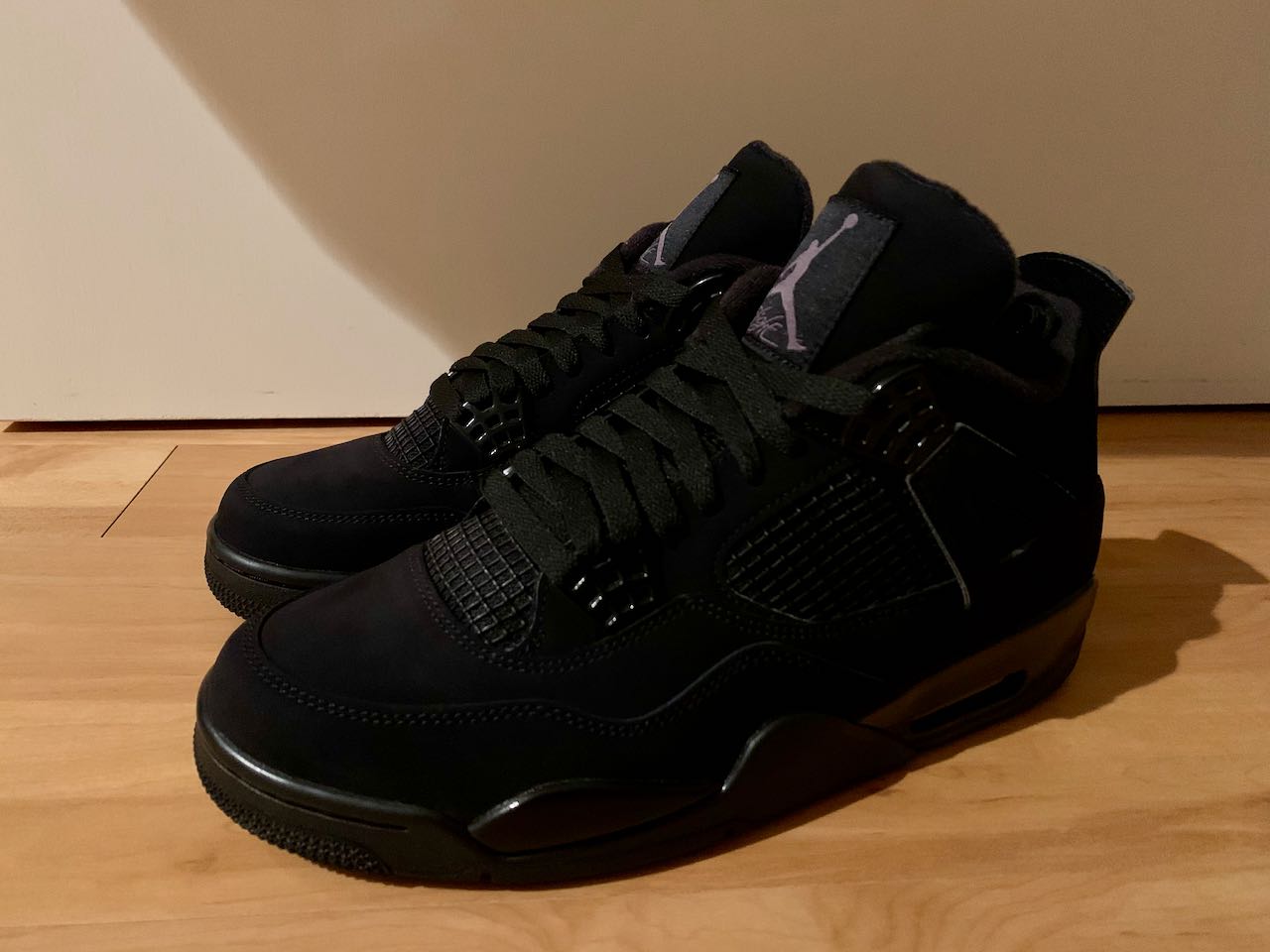 AJ4-black-cat